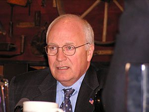 
Vice President Cheney is in Minnesota Friday to raise money for Mark Kennedy's campaign for the U.S. Senate.  (MPR Photo/ Mark Zdechlik)