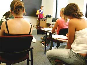 
Orientation Leader Nick Johnson (center) talks to his group about getting the most out of their first year in college. (MPR Photo/Art Hughes)