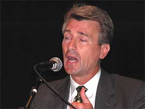 
Incumbent Mayor R.T. Rybak defended his budget decisions, which included cutting back on the police force, when the city's state aid was dramatically reduced. (MPR Photo/Tom Scheck)