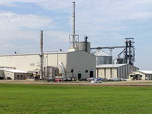 
Dakota Ethanol is one of dozens of ethanol plants in Minnesota and South Dakota.  Officials predict another 60 plants will be built in the next 10 years.  (MPR Photo/Cara Hetland)
