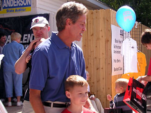 
U.S. Sen. Norm Coleman poses for photos with fairgoers.  (MPR Photo/Laura McCallum)