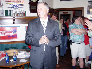 
Before a crowd at Broadway Pizza in North Minneapolis, Peter McLaughlin said he's encouraged by the results.  (MPR Photo/Brandt Williams)