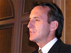 
Governor Pawlenty told the Governors' Ethanol Conference the corn-based fuel could make the US more energy independant, while providing more jobs around the country. (MPR photo/Laura McCallum)
