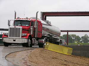 
A tanker takes on a load of biodiesel at the Minnesota Soybean Processors plant in Brewster.   (MPR Photo/Mark Steil)