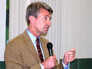 
Mayor R.T. Rybak said McLaughlin is making a lot of campaign promises to various groups without talking about their costs. "Anybody who says that they have a promise to you in a campaign better tell you where they're going to take the money from," Rybak said.  (MPR Photo/Tom Scheck)