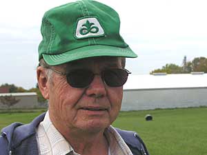
Farmer Art Benda says yields have been good this year on his farm near Jackson. (MPR Photo/Mark Steil)