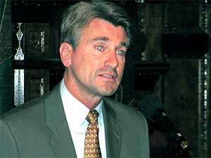 
Minneapolis Mayor R.T. Rybak says McLaughlin would be beholden to special interests and unions if he's elected. (MPR Photo/Tom Scheck)