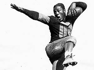 
Simmons acquired several nicknames, including "the ebony eel," because of his talent. Later in life he acknowledged that he was often roughed up by players on opposing teams, and endured many racial slurs.  (Photo courtesy of the Des Moines Register)