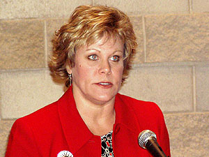 
Carolyn Pare, chief executive officer of the Buyers Health Care Action Group, says consumers are beginning to access more information that compares the performance of various medical providers and health insurance plans.  (MPR file photo)