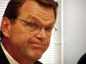 
Cal Ludeman, who heads the Governor's Health Cabinet, said the
Smart Buy Alliance had its greatest success in state government,
which makes employees pay more out-of-pocket costs if they use more
expensive health providers. (MPR file photo)