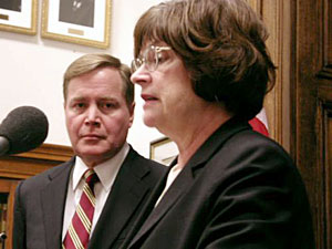 
Attorney General Mike Hatch, left, and Sen. Ann Rest, DFL-New Hope, announced the proposal Tuesday.  Hatch is running for governor in 2006. (MPR Photo/Art Hughes)