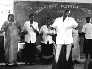 
The performance serves an educational purpose at an HIV prevention seminar by the HIV-positive members of the Twekame Post-Test Club. (Photo: Jonah Eller-Isaacs)