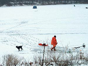 
A quick survey of people out on Foster Arends lake failed to find any anglers familiar with podcasting (MPR photo/Sea Stachura)