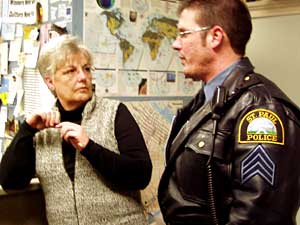 
Rosemarie Reger-Rumsey and Sgt Paul Paulos chat at Listening House.   (MPR Photo)