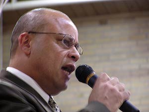 
Local meatpacker union president Micahel Potter called for some form of amnesty program, which would help some immigrants resolve their immigration status.  (MPR photo/Mark Steil)