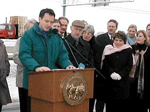 
Gov. Pawlenty and other state officials stood on a highway overpass Wednesday morning to announce a proposal to address the backlog of highway construction projects.  (MPR Photo/Dan Olson)