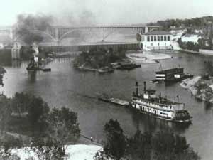 
The U.S. Army Corps of Engineers' Lock and Dam 1 provides the platform for Ford's hydro power plant. It began generating electricity in 1924.
 (Photo courtesy of Ford Motor Company)
